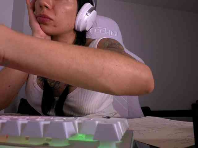 Juanita-Fox webcam