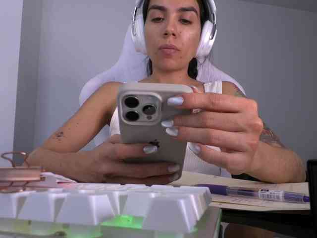 Juanita-Fox webcam