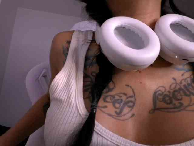 Juanita-Fox webcam