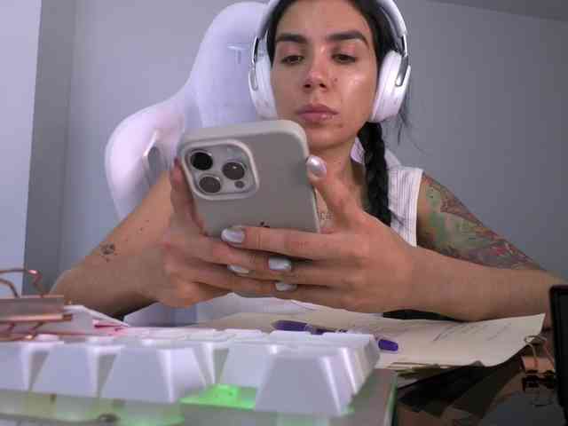 Juanita-Fox webcam