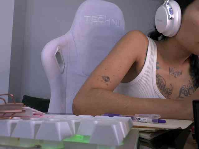 Juanita-Fox webcam