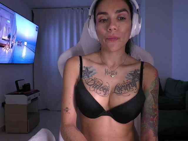 Juanita-Fox webcam