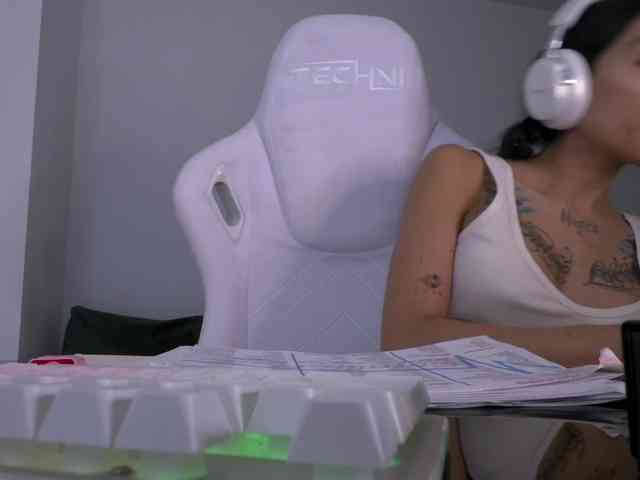 Juanita-Fox webcam