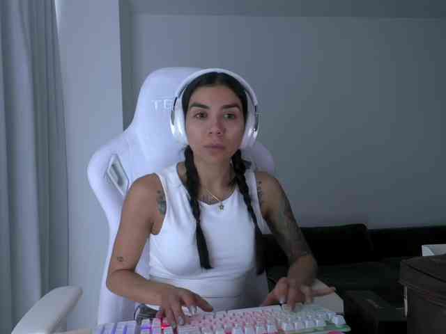 Juanita-Fox webcam