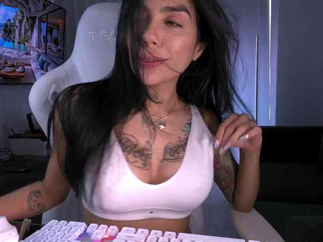 Model: Juanita-Fox