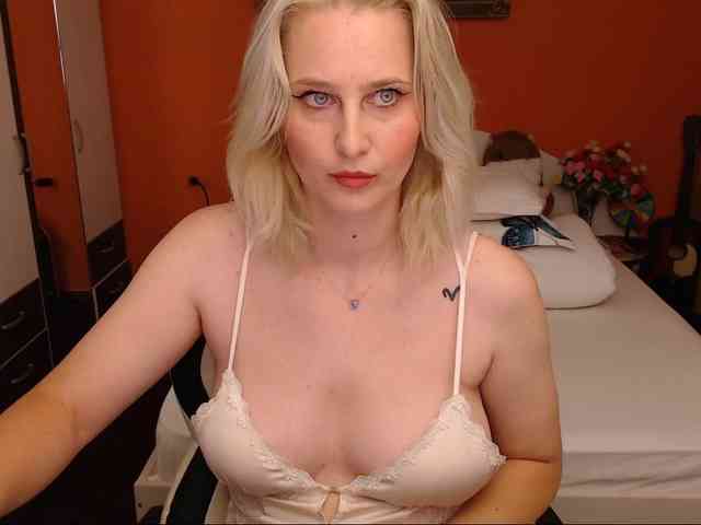 NatashaRouge webcam