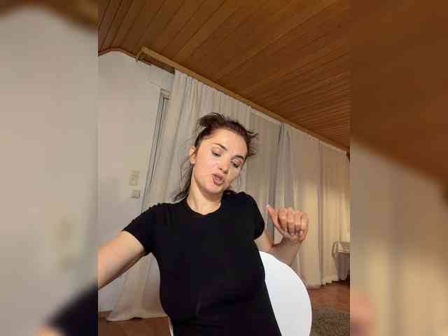 noeelly Live Webcam on BongaCams