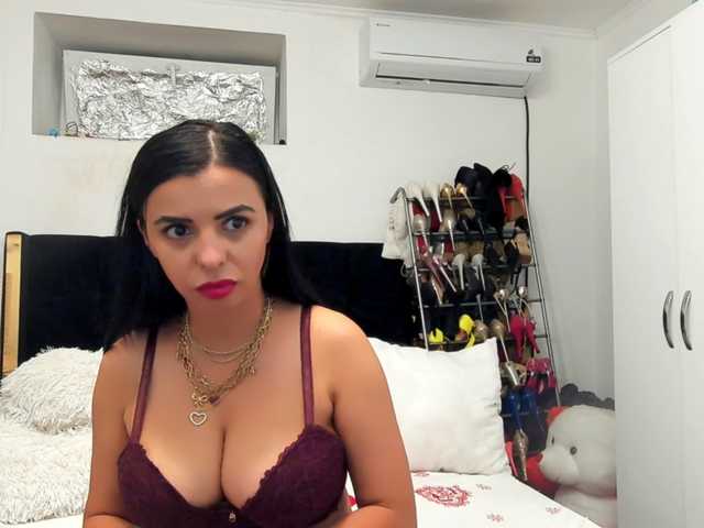 JuliaHayes90 live cam on BongaCams