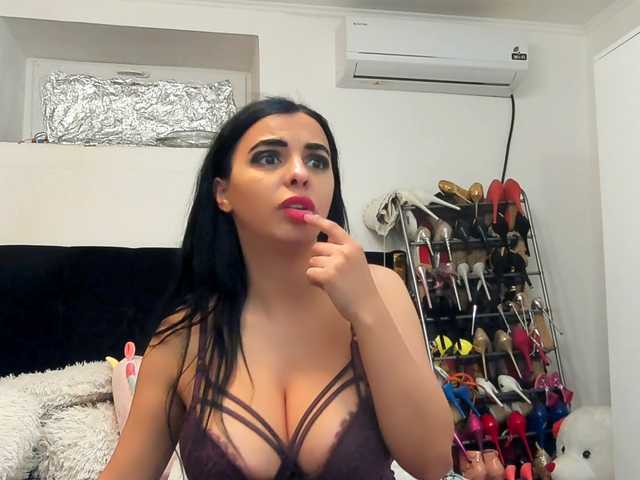 JuliaHayes90's BongaCams show and profile