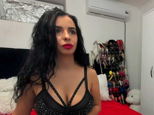 JuliaHayes — live female cam