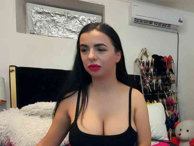 JuliaHayes webcam