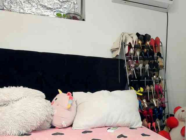 JuliaHayes webcam