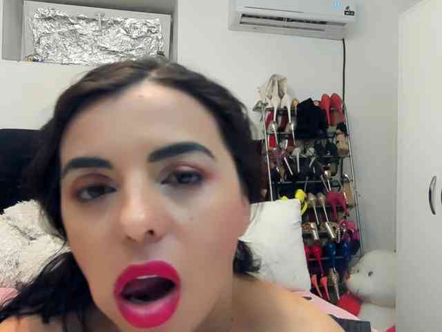 JuliaHayes webcam