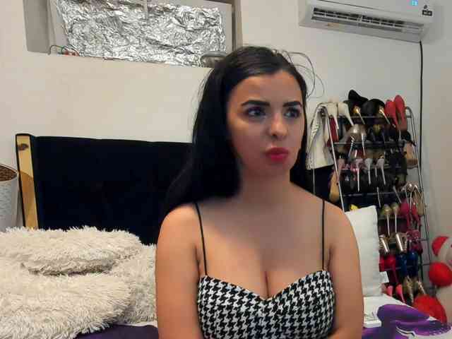 JuliaHayes webcam