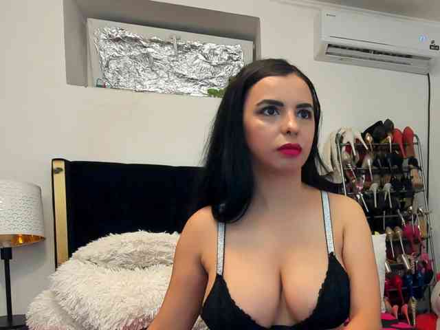 JuliaHayes webcam