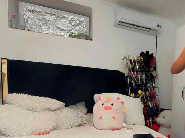 JuliaHayes webcam