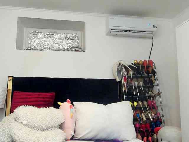 JuliaHayes webcam