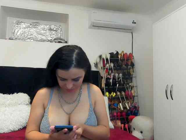 JuliaHayes webcam