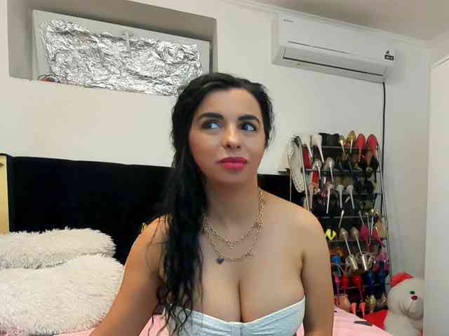 JuliaHayes webcam