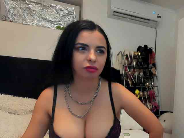 JuliaHayes webcam