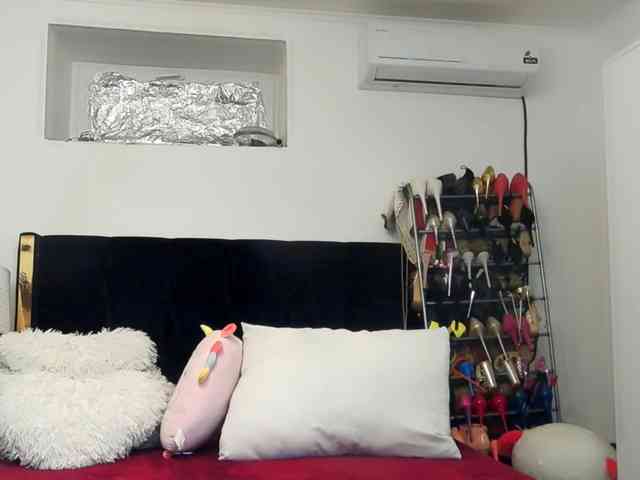 JuliaHayes webcam