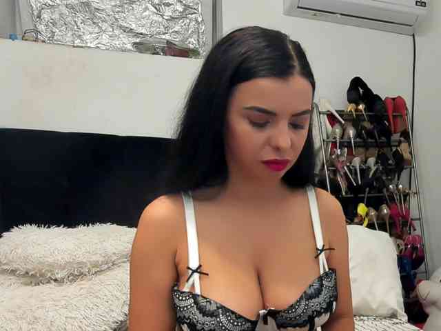 JuliaHayes webcam