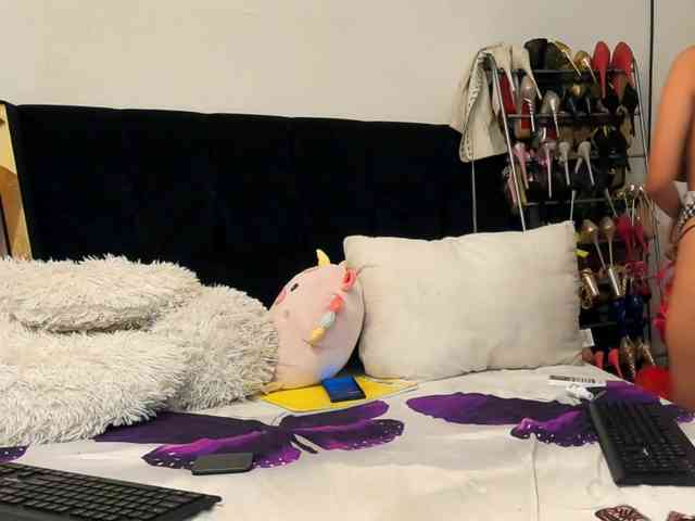 JuliaHayes webcam