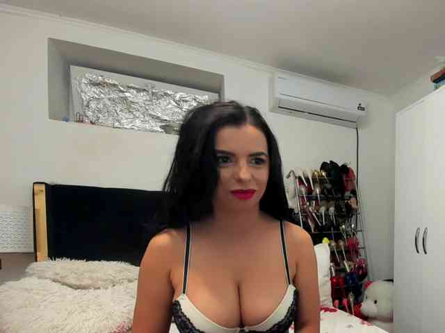 JuliaHayes webcam