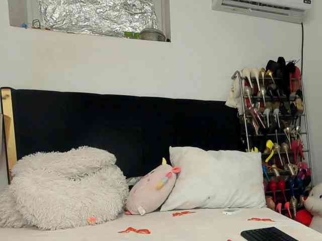 JuliaHayes webcam