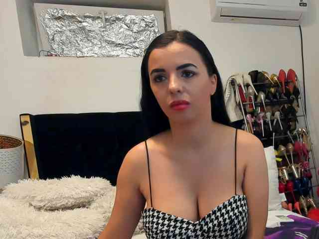 JuliaHayes webcam