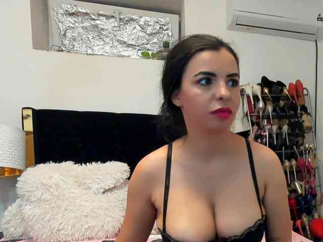 JuliaHayes webcam