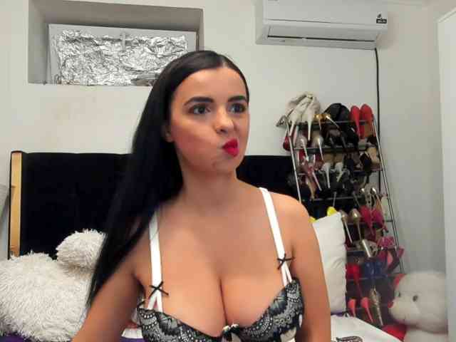 JuliaHayes webcam