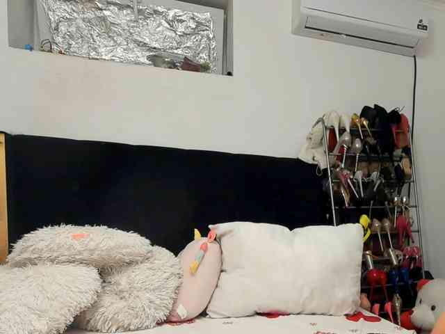 JuliaHayes webcam