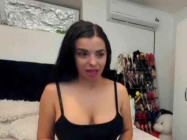 JuliaHayes webcam
