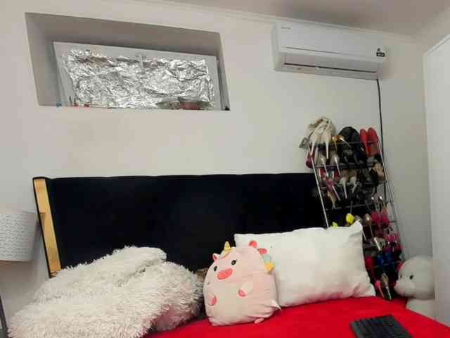 JuliaHayes webcam