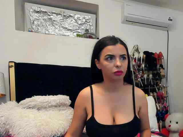 JuliaHayes webcam
