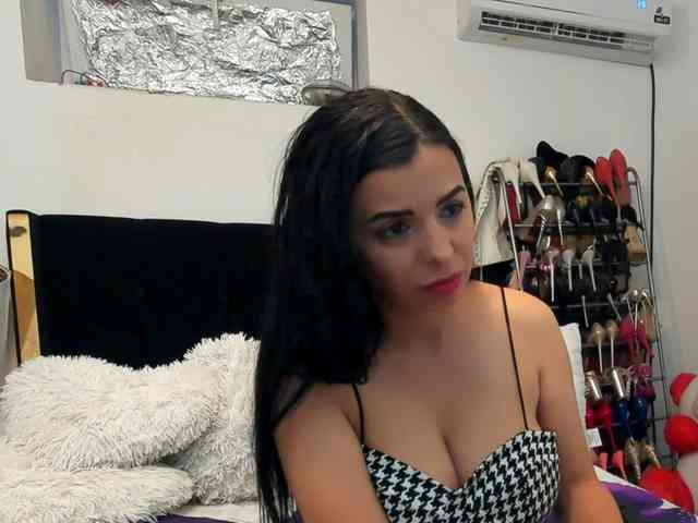 JuliaHayes webcam