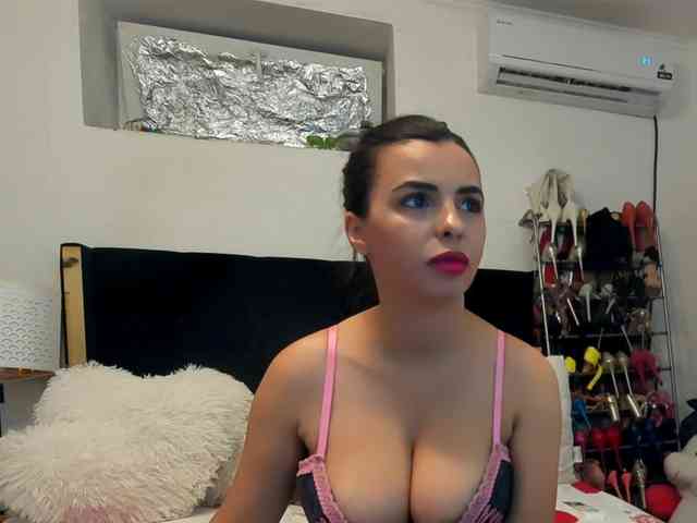 JuliaHayes webcam