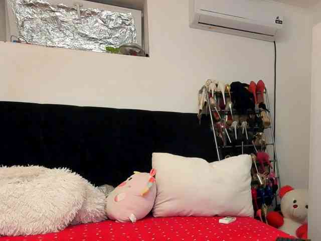 JuliaHayes webcam