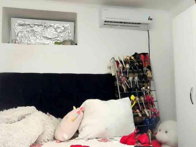 JuliaHayes webcam