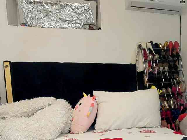 JuliaHayes webcam