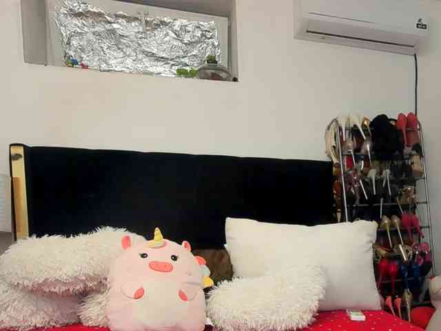 JuliaHayes webcam