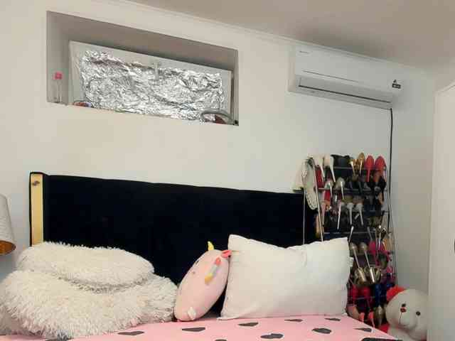 JuliaHayes webcam