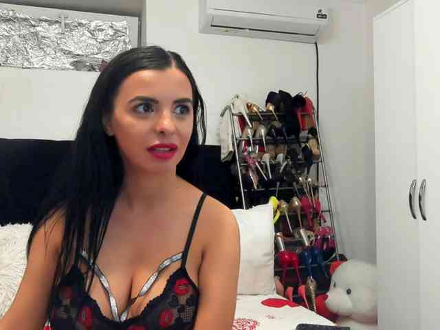 JuliaHayes webcam