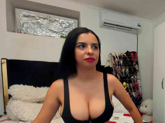 JuliaHayes webcam