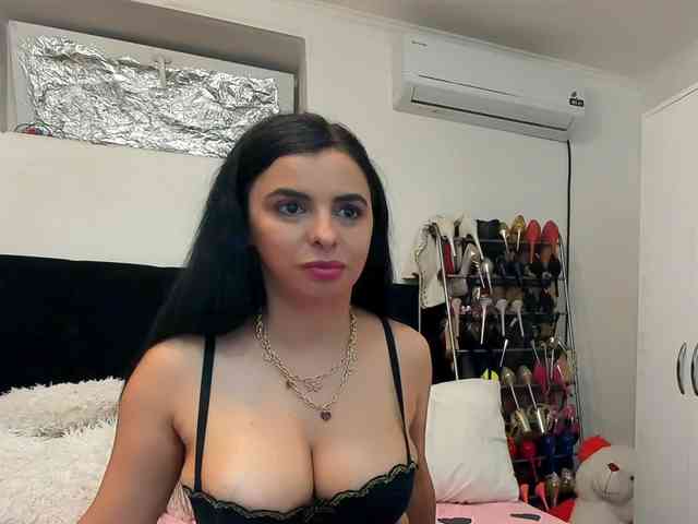 JuliaHayes webcam