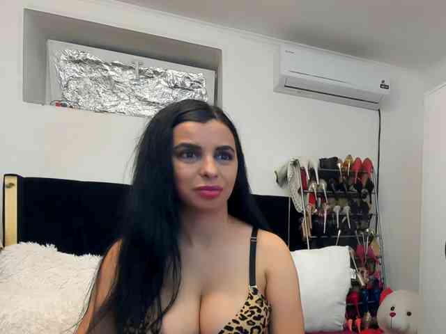 JuliaHayes webcam