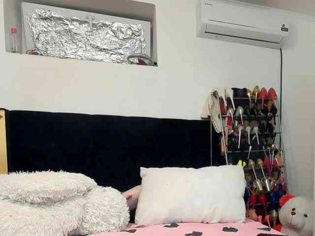 JuliaHayes webcam