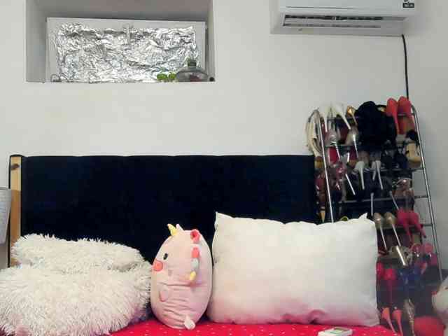JuliaHayes webcam