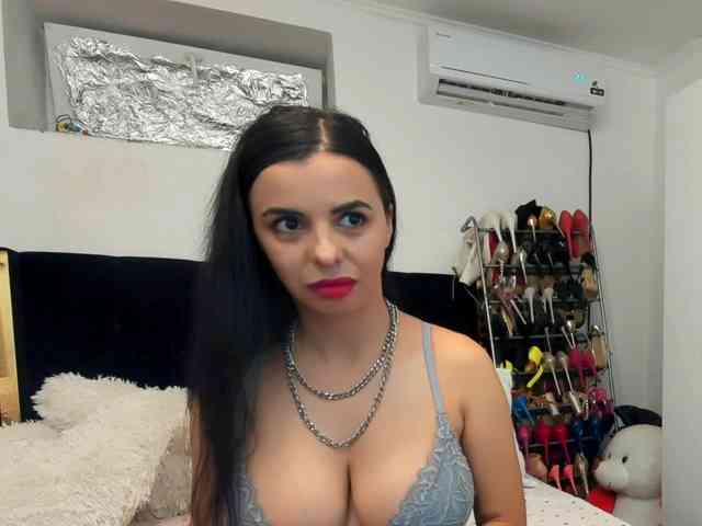 JuliaHayes webcam